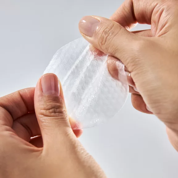 BIODANCE Cera-nol hidratáló és nyugtató tonikkal átitatott gélkorong (60 darab korong)