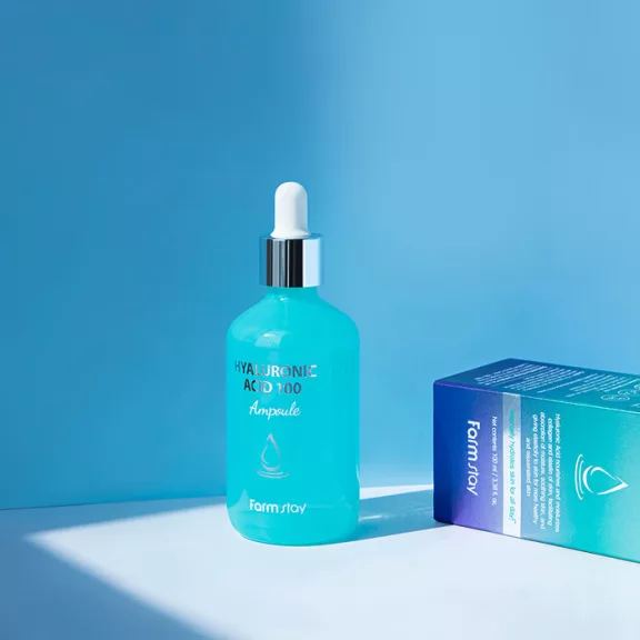 FARMSTAY Hyaluronic Acid 100 hidratáló és feszesítő szérum hialuronsavval