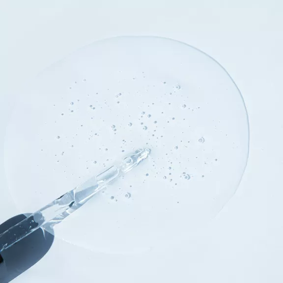 FARMSTAY Hyaluronic Acid 100 hidratáló és feszesítő szérum hialuronsavval