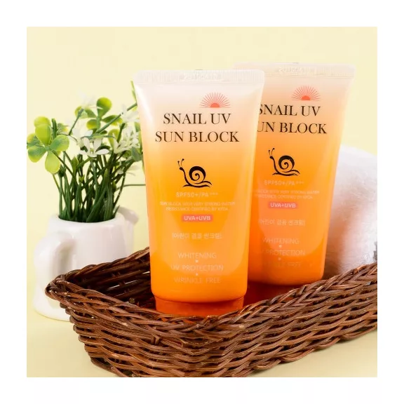 JIGOTT Snail bőrápoló, vízálló fényvédő krém csigamucin kivonattal SPF50+ PA+++ JIGOTT Snail bőrápoló, vízálló fényvédő krém csigamucin kivonattal SPF50+ PA+++