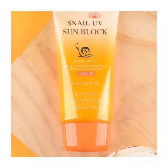 JIGOTT Snail bőrápoló, vízálló fényvédő krém csigamucin kivonattal SPF50+ PA+++ JIGOTT Snail bőrápoló, vízálló fényvédő krém csigamucin kivonattal SPF50+ PA+++