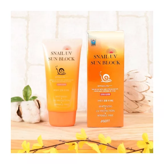 JIGOTT Snail bőrápoló, vízálló fényvédő krém csigamucin kivonattal SPF50+ PA+++ JIGOTT Snail bőrápoló, vízálló fényvédő krém csigamucin kivonattal SPF50+ PA+++