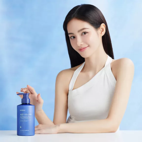 KUNDAL Airy Volume Blosson Breeze hidratáló és volumennövelő balzsam hialuronsavval 500 ml KUNDAL Airy Volume Blosson Breeze hidratáló és volumennövelő balzsam hialuronsavval 500 ml