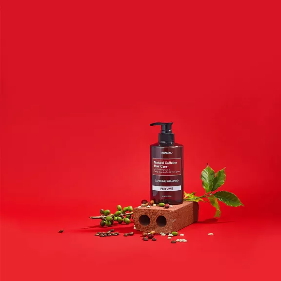 KUNDAL Natural Caffeine Fehér Pézsma fejbőrápoló sampon koffeinnel 500 ml