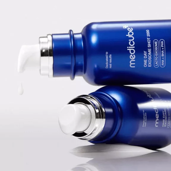 MEDICUBE One Day Exosome Shot mikrotűs pórusszabályzó és regeneráló szérum exoszómákkal (2000 ppm)