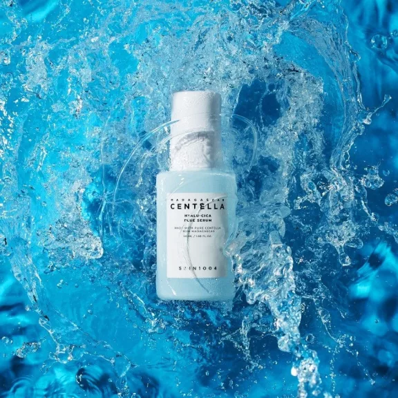 SKIN1004 Madagascar Centella Hyalu-Cica Blue öregedésgátló és hidratáló szérum 38% Centella Asiatica kivonattal és hyaluronsavval 50 ml