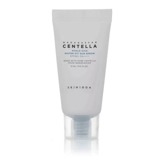 SKIN1004 Madagascar Centella Hyalu-Cica vízálló fényvédő szérum Centella Asiatica kivonattal és hyaluronsavval SPF50+ PA++++ 15 ml
