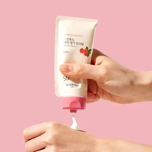 SKINFOOD Berry bőrápoló fényvédő krém vörösáfonya kivonattal SPF50+ PA++++ SKINFOOD Berry bőrápoló fényvédő krém vörösáfonya kivonattal SPF50+ PA++++