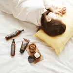 SKINFOOD Black Sugar gyengéden hámlasztó arctisztító olaj barna cukorral