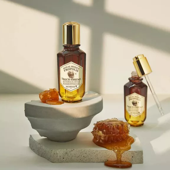 SKINFOOD Royal Honey Propolis hidratáló és tápláló esszencia propolisz kivonattal SKINFOOD Royal Honey Propolis hidratáló és tápláló esszencia propolisz kivonattal
