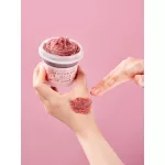 SKINFOOD Strawberry Sugar pórustisztító és hámlasztó krémmaszk eper kivonattal és barna cukorral