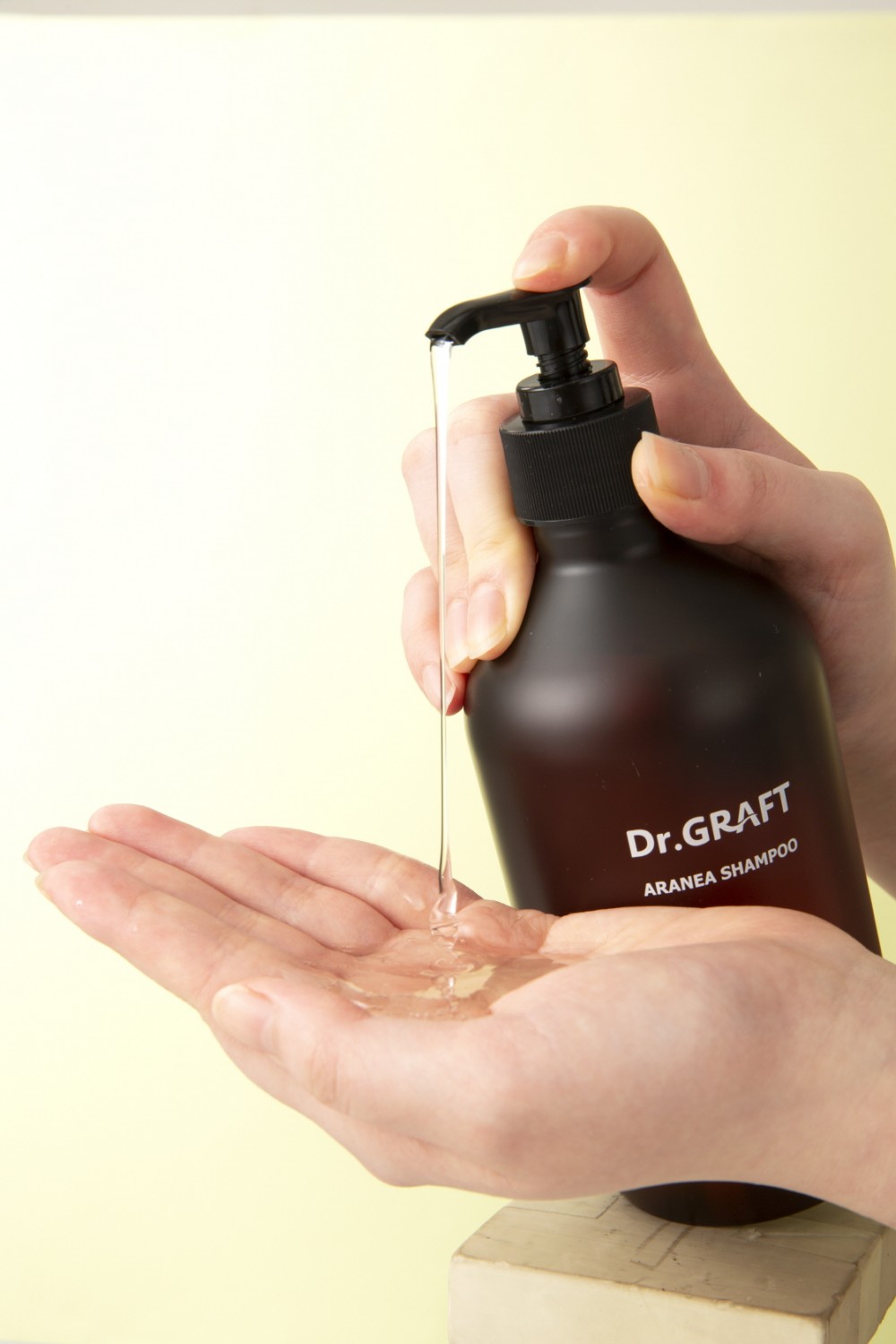 DR. GRAFT Aranea hajhullás elleni volument adó sampon pókselyem proteinnel 500 ml DR. GRAFT Aranea hajhullás elleni volument adó sampon pókselyem proteinnel 500 ml